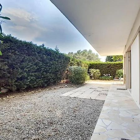 Nice With Garden And Pool In Lägenhet *