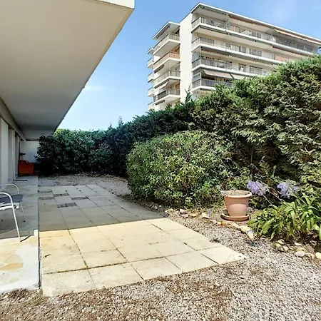 Nice With Garden And Pool In Lejlighed